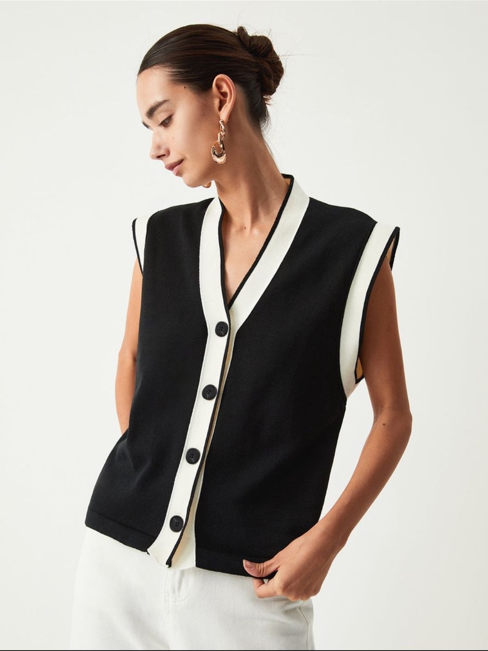 Commense Black Sleeveless Button-Front Cardigan with White Trim